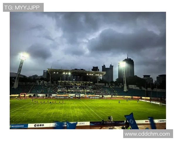 南京足球队速度之美：探索球场上的快速反击与战术运用