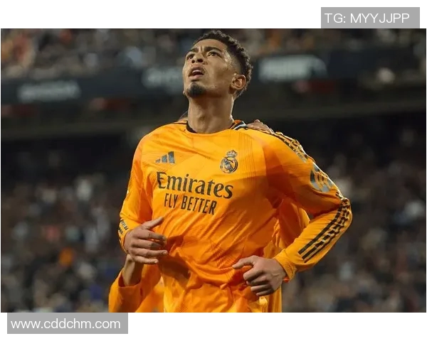 足球明星重拾自信新形象头发再现引发球迷热议与期待 足球明星重拾自信新形象头发再现引发球迷热议与期待